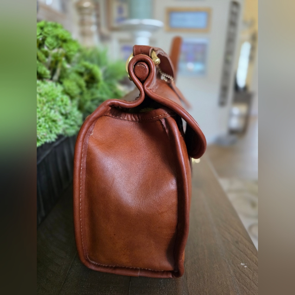 Vintage Coach Logan Crossbody/Shoulder Bag In Glovetanned British Tan Leather - Picture 5 of 14